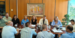 Περιφέρεια Αττικής : Επίσκεψη στο Θυμάρι, στο πλαίσιο αυτοψίας στις πληγείσες περιοχές, με τον Υφυπουργό Πολιτικής Προστασίας Δήμο Σαρωνικού