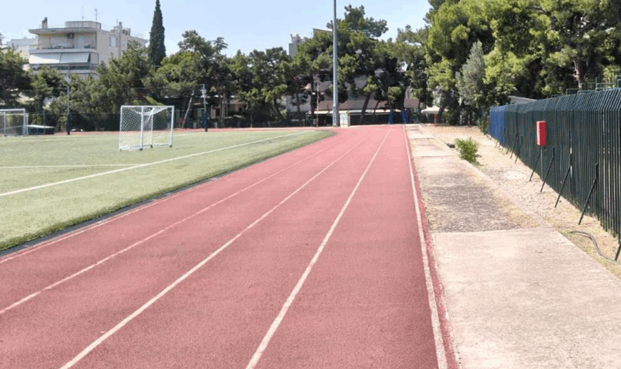 Λυκόβρυση Πεύκη: Καθαρισμός του γήπεδο ποδοσφαίρου Πεύκης