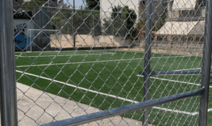 Λυκόβρυση Πεύκη: Έτοιμο και αυτό το γήπεδο 5Χ5 με ολοκαίνουργια περίφραξη
