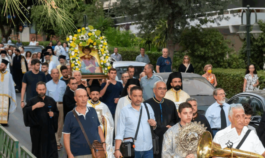 Λυκόβρυση Πεύκη: Με μεγαλοπρέπεια τιμήθηκε η μνήμη του Πολιούχου της Πεύκης Αγίου Παντελεήμονα