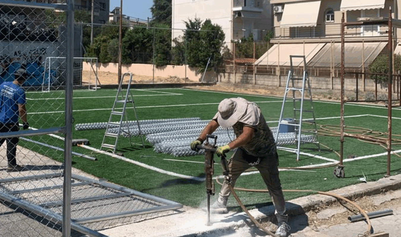 Λυκόβρυση Πεύκη:  Ολοκλήρωση εργασιών περίφραξης στο γήπεδο 5Χ5 επί της οδού Β. Ηπείρου, στη Λυκόβρυση