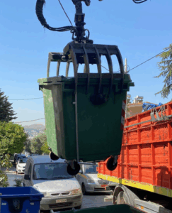 Οι κάδοι θα τοποθετηθούν σε στρατηγικά σημεία σε όλη την έκταση του Δήμου, καλύπτοντας τις αυξανόμενες ανάγκες των δημοτών για καλύτερη διαχείριση των απορριμμάτων τους.