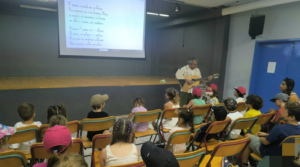 Στην πρώτη περίοδο η προσέλευση και η συμμετοχή ήταν εντυπωσιακή, φτάνοντας συνολικά, περίπου τα 800 παιδιά.