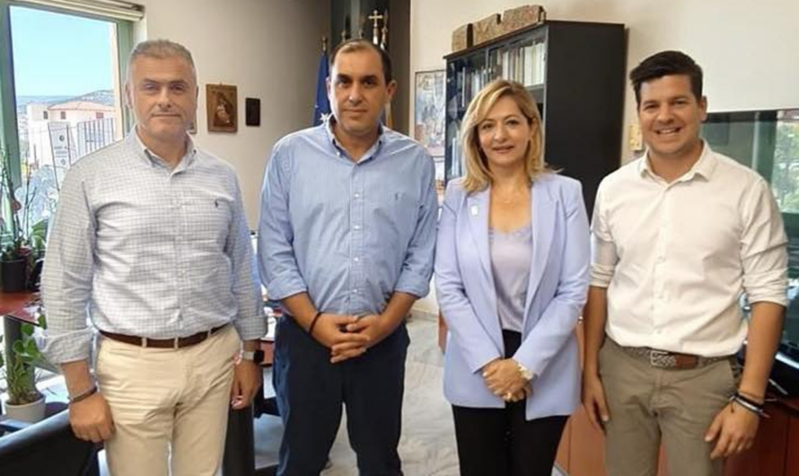 Περιφέρεια Αττικής : Επίσκεψη στο Θυμάρι, στο πλαίσιο αυτοψίας στις πληγείσες περιοχές, με τον Υφυπουργό Πολιτικής Προστασίας Δήμο Σαρωνικού