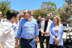 Περιφέρεια Αττικής : Επίσκεψη στο Θυμάρι, στο πλαίσιο αυτοψίας στις πληγείσες περιοχές, με τον Υφυπουργό Πολιτικής Προστασίας Δήμο Σαρωνικού