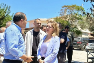 Περιφέρεια Αττικής : Επίσκεψη στο Θυμάρι, στο πλαίσιο αυτοψίας στις πληγείσες περιοχές, με τον Υφυπουργό Πολιτικής Προστασίας Δήμο Σαρωνικού
