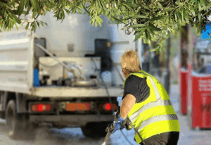 Καθημερινά ο πολίτης αντιλαμβάνεται  πως η Αθήνα δεν παραιτείται στην τύχη της,  η Διεύθυνση Καθαριότητας και Ανακύκλωσης του Δήμου προσπαθεί καθημερινά, με σχέδιο και επιμονή για την αναβάθμιση της ποιότητας ζωής στην πόλη.