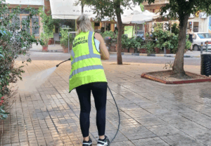 Στο πλαίσιο των καθημερινών δράσεων του Δήμου Αθηναίων για μια πιο καθαρή πόλη, πραγματοποιήθηκαν χθες βραδινά πλυσίματα στην Πλατεία Κολιάτσου