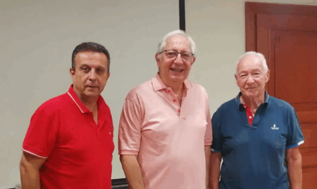 Πάνω από 200 μέλη συμμετέχουν ενεργά στα μαθήματα παραδοσιακών χορών, εκπροσωπώντας το Μαρούσι σε τοπικές και υπερτοπικές εκδηλώσεις. Ετοιμάζονται μάλιστα και κοινές παραστάσεις με ΚΑΠΗ άλλων Δήμων!