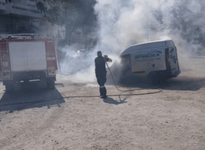 Χθες το πρωί εκδηλώθηκε φωτιά σε όχημα ταχυμεταφορών (courier) επί της οδού Στεφανίας στη Δημοτική Κοινότητα Πεντέλης το οποίο αντιμετωπίστηκε άμεσα.