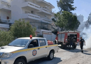 Χθες το πρωί εκδηλώθηκε φωτιά σε όχημα ταχυμεταφορών (courier) επί της οδού Στεφανίας στη Δημοτική Κοινότητα Πεντέλης το οποίο αντιμετωπίστηκε άμεσα.