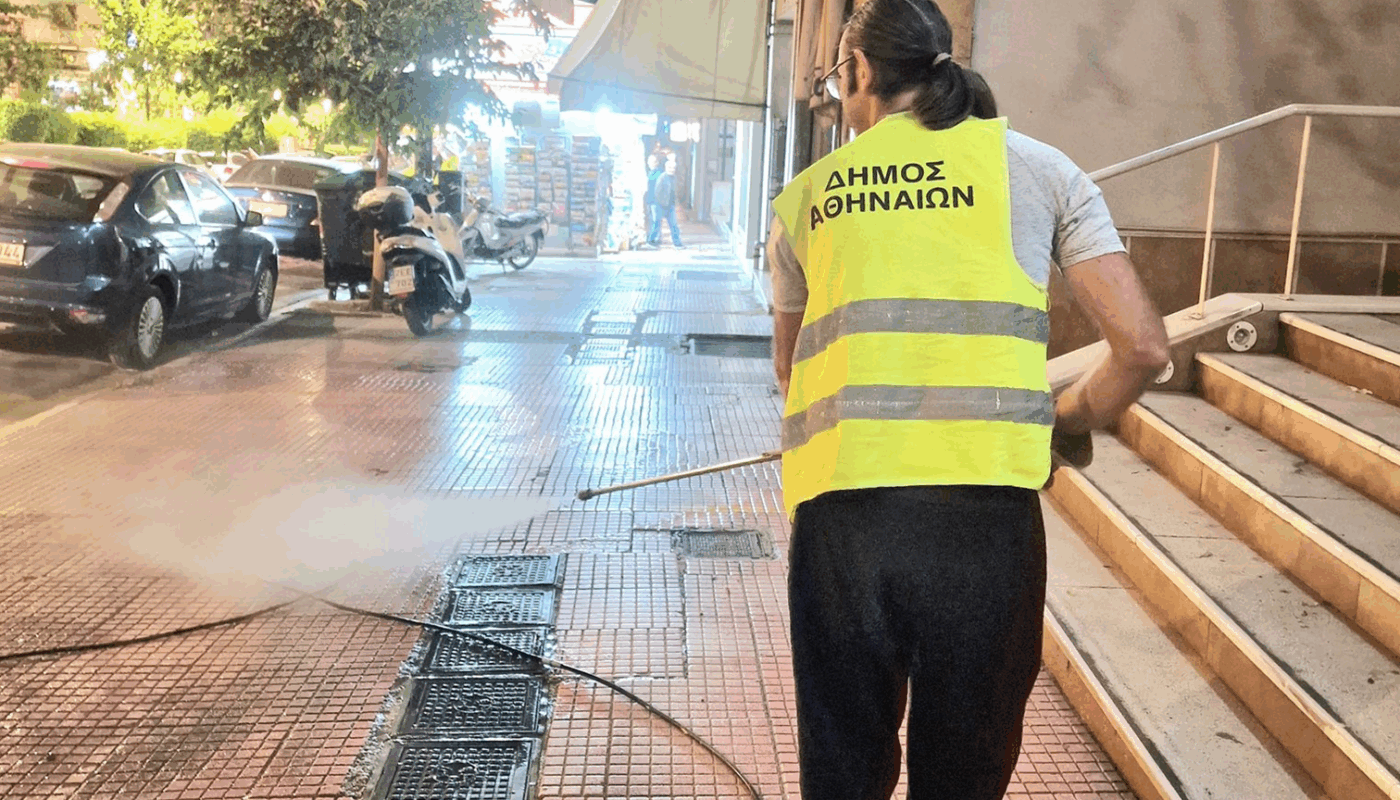 Δράση καθαρισμού από την υπηρεσία καθαριότητας του Δήμου κατά μήκος της Λεωφόρου Υμηττού