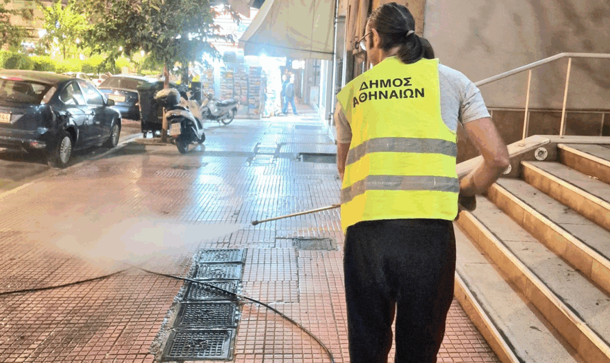 Αθήνα: Δράση καθαρισμού από την υπηρεσία καθαριότητας του Δήμου κατά μήκος της Λεωφόρου Υμηττού