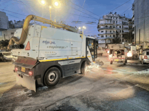 Δράση καθαρισμού από την υπηρεσία καθαριότητας του Δήμου κατά μήκος της Λεωφόρου Υμηττού