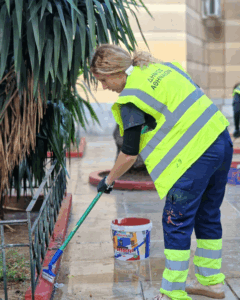 Συνεχίζουν οι παρεμβάσεις καθαριότητας στις γειτονιές της πόλης από την υπηρεσία καθαριότητας του Δήμου