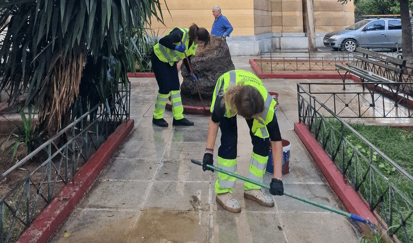 Συνεχίζουν οι παρεμβάσεις καθαριότητας στις γειτονιές της πόλης από την υπηρεσία καθαριότητας του Δήμου