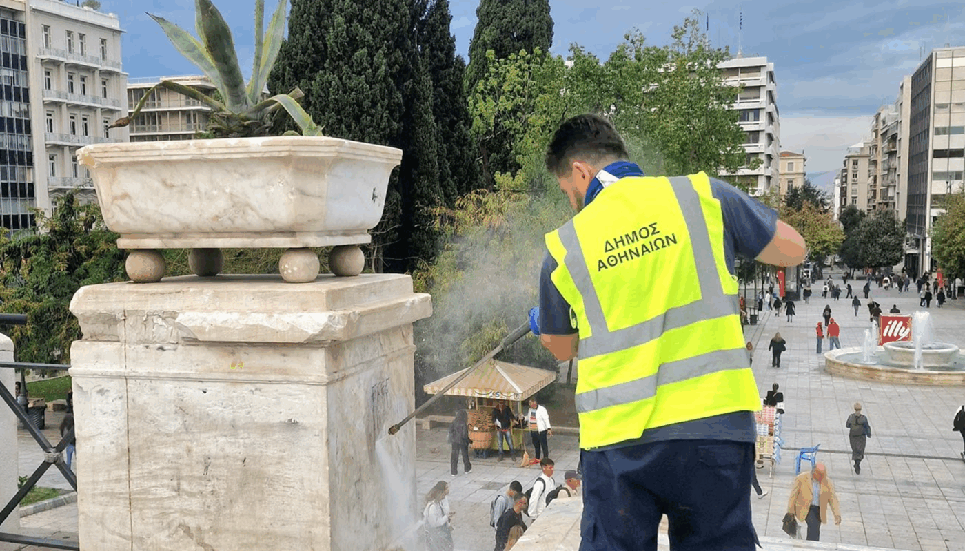 Δράση απομάκρυνσης γκράφιτι (antigraffiti) στην ιστορική Πλατεία Συντάγματος