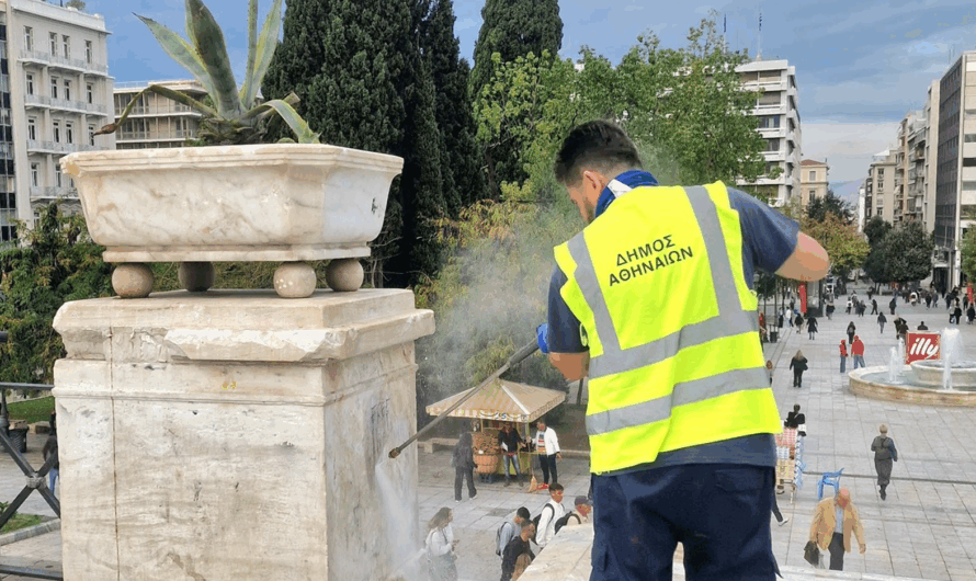 Αθήνα: Δράση απομάκρυνσης γκράφιτι (antigraffiti) στην ιστορική Πλατεία Συντάγματος