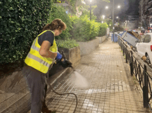 Δράση καθαρισμού από την υπηρεσία καθαριότητας του Δήμου κατά μήκος της Λεωφόρου Υμηττού