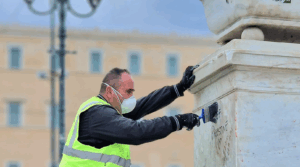 Δράση απομάκρυνσης γκράφιτι (antigraffiti) στην ιστορική Πλατεία Συντάγματος Δράση απομάκρυνσης γκράφιτι (antigraffiti) στην ιστορική Πλατεία Συντάγματος