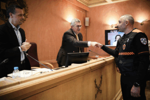 Τιμήθηκαν οι Δημοτικοί Αστυνομικοί του Δήμου Αθηναίων για την Ηρωική τους Πράξη