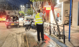 Δράση καθαρισμού από την υπηρεσία καθαριότητας του Δήμου κατά μήκος της Λεωφόρου Υμηττού