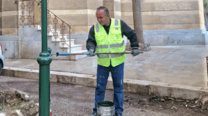Συνεχίζουν οι παρεμβάσεις καθαριότητας στις γειτονιές της πόλης από την υπηρεσία καθαριότητας του Δήμου