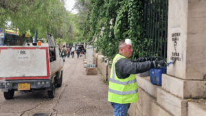 Δράση απομάκρυνσης γκράφιτι (antigraffiti) στην ιστορική Πλατεία Συντάγματος Δράση απομάκρυνσης γκράφιτι (antigraffiti) στην ιστορική Πλατεία Συντάγματος