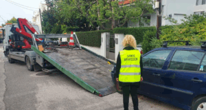 Περισυλλογή εγκαταλελειμμένων αυτοκινήτων από τους δρόμους των Βριλησσίων