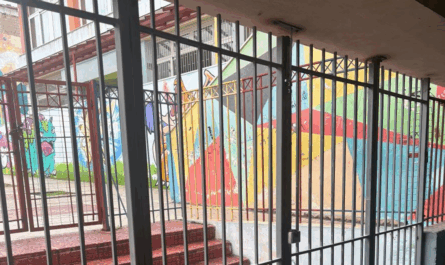 Τοποθέτηση προστατευτικών ρολών και κιγκλιδωμάτων στο 7ο Νηπιαγωγείο Βύρωνα