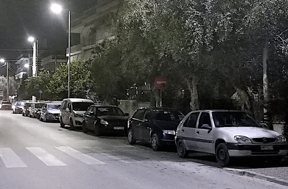 Ελευσίνα: Σε πάρκινγκ έχει μετατράπηκε o  ποδηλατόδρομος της πόλης στην οδό  Μουρίκη