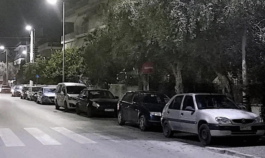 Ελευσίνα: Σε πάρκινγκ έχει μετατράπηκε o  ποδηλατόδρομος της πόλης στην οδό  Μουρίκη