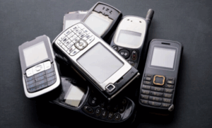 Η ψηφιακή κόπωση και ο εθισμός είναι σύγχρονα φαινόμενα, που προκαλούνται από τον καταιγισμό εφαρμογών, ειδοποιήσεων, μέσων κοινωνικής δικτύωσης και τη μόνιμη σύνδεση που προσφέρουν τα smartphones.