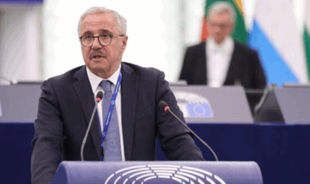 Ο Γιάννης Μανιάτης, ευρωβουλευτής του ΠΑΣΟΚ και