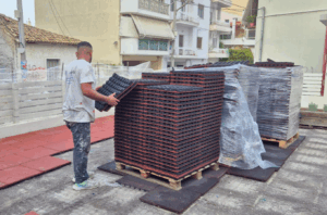 Στο  11ο Νηπιαγωγείο στη Νέα Ιωνία έλαβαν χώρα εργασίες τοποθέτησης νέου δαπέδου ασφαλείας