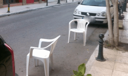 Τέλος στην αυθαίρετη δέσμευση θέσεων στάθμευσης στον δημόσιο δρόμο με αντικείμεν