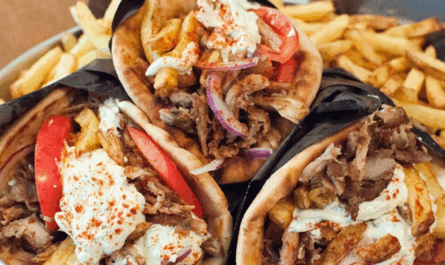 Το ελληνικό σουβλάκι με γύρος κατέκτησε την κορυφή της παγκόσμιας κατάταξης του Taste Atlas