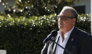 Οι εκδηλώσεις κορυφώθηκαν με τη παρέλαση στην οποία συμμετείχαν τα σχολεία και σύλλογοι της πόλης, υπό τους ήχους και ρυθμούς της Φιλαρμονικής Ορχήστρας Δήμου Χαλανδρίου.