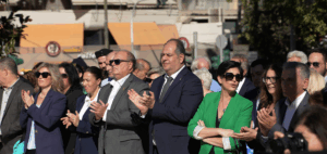 Οι εκδηλώσεις κορυφώθηκαν με τη παρέλαση στην οποία συμμετείχαν τα σχολεία και σύλλογοι της πόλης, υπό τους ήχους και ρυθμούς της Φιλαρμονικής Ορχήστρας Δήμου Χαλανδρίου.