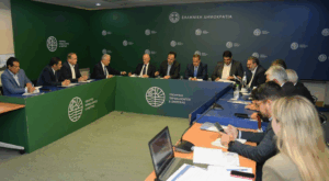 Τη Δευτέρα 6 Οκτωβρίου 2025, πραγματοποιήθηκε συνάντηση μεταξύ της Κεντρικής Ένωσης Δήμων Ελλάδας (ΚΕΔΕ) και της πολιτικής ηγεσίας του Υπουργείου Περιβάλλοντος και Ενέργειας (ΥΠΕΝ). Ειδικότερα, η Εκτελεστική Επιτροπή της ΚΕΔΕ, με επικεφαλής τον Πρόεδρο κ. Λάζαρο Κυρίζογλου, βρέθηκε στο Υπουργείο για να συζητήσει θέματα που άπτονται των αρμοδιοτήτων και των πολιτικών του.Δήμους