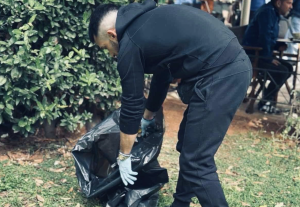 Αθήνα: Οι Εθελοντές της «Νέας Ακρόπολης» Δίνουν το παράδειγμα στην Πλατεία Βραζιλίας