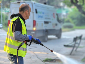 Αθήνα: Δράση πλυσιμάτων και συντήρησης του αστικού εξοπλισμού στην πλατεία Βρεττού