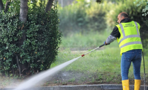 Αθήνα: Δράση πλυσιμάτων και συντήρησης του αστικού εξοπλισμού στην πλατεία Βρεττού