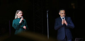 «Η Αθήνα λάμπει» Πανηγυρική φωταγώγηση του Χριστουγεννιάτικου δέντρου στο Σύνταγμα