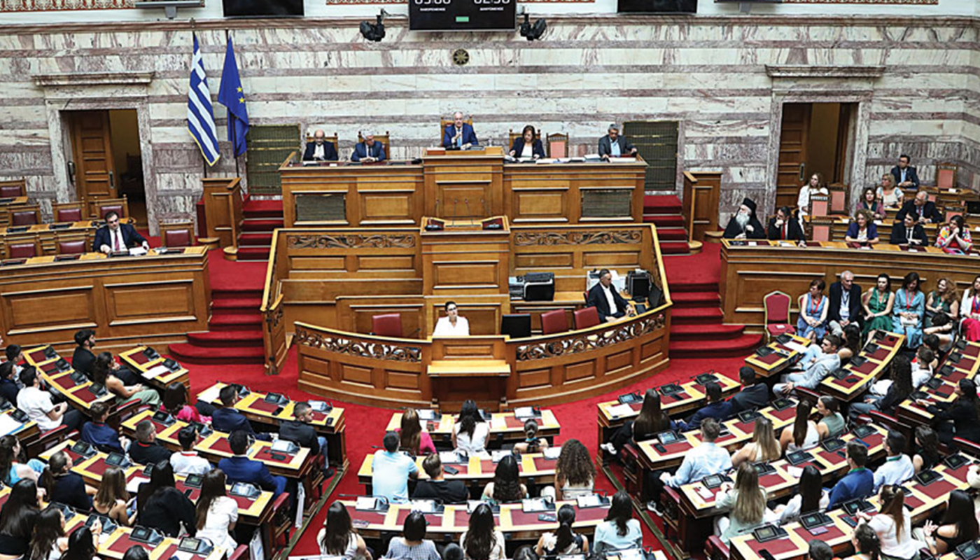  Έντονες αντιδράσεις από την αντιπολίτευση μετά την αναβολή  συνεδρίασης της Βουλής για τα ΕΛΤΑ