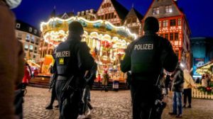 Γερμανία: Αυξημένα μέτρα ασφαλείας υπό τον φόβο επιθέσεων στις Χριστουγεννιάτικες αγορές ζητά ο καγκελάριος Μερτς