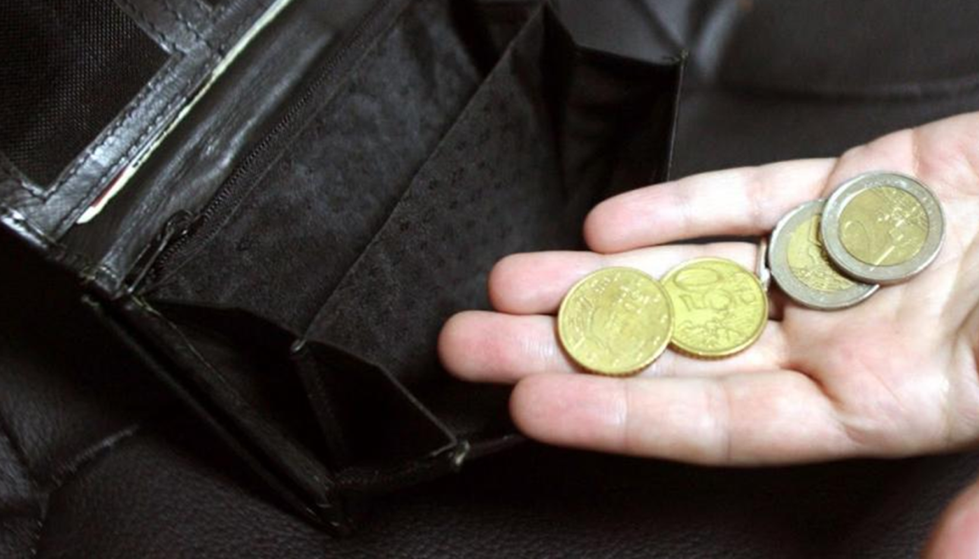 Οι Έλληνες πολίτες αντιμέτωπη με τη διπλή κρίση