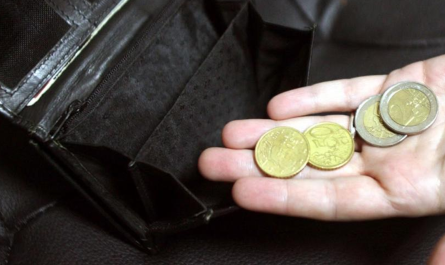 Οι Έλληνες πολίτες αντιμέτωπη με τη διπλή κρίση