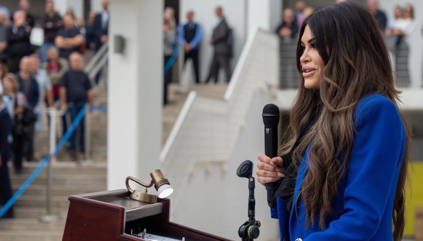 Η Κίμπερλι Γκιλφόιλ συναντά το προσωπικό της Πρεσβείας των ΗΠΑ στην Ελλάδα