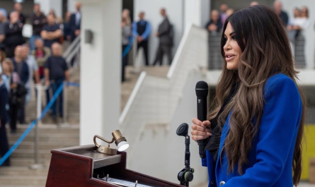 Η Κίμπερλι Γκιλφόιλ συναντά το προσωπικό της Πρεσβείας των ΗΠΑ στην Ελλάδα